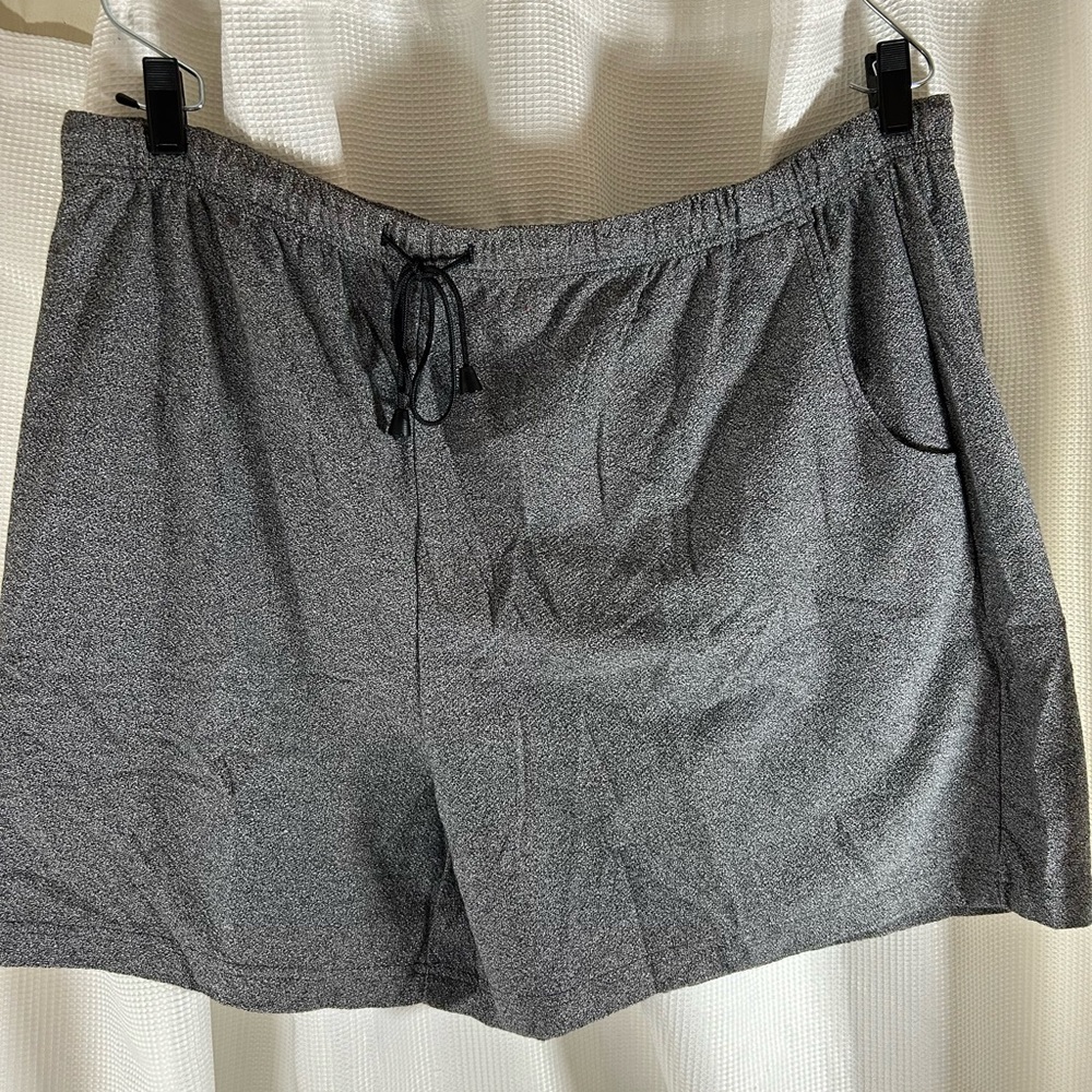 Russ woman A Liz Claiborne black stretch pull on shorts